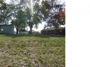 1304 8th St, Highland, IL 62249