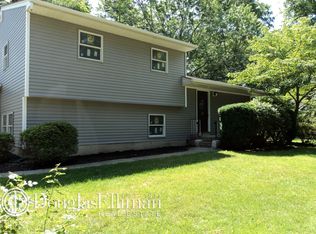 10 Cambridge Ave, Melville, NY 11747