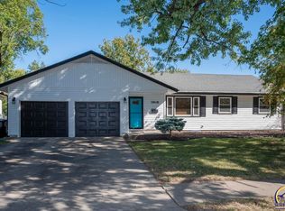 1906 SW Village Dr, Topeka, KS 66604