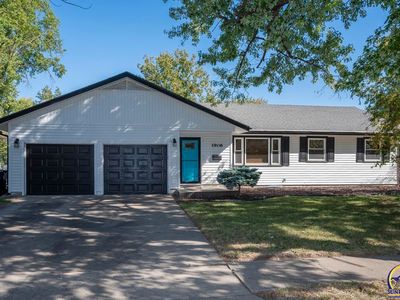 1906 SW Village Dr, Topeka, KS, 66604
