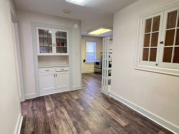 4th image of 2115 N Linn Ave