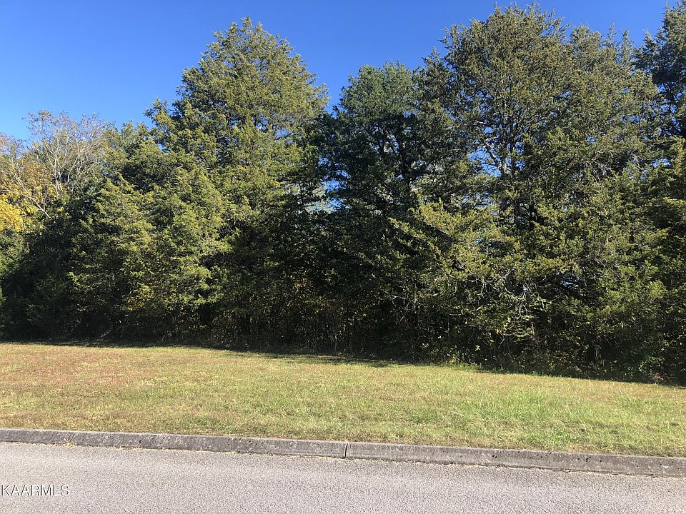 2nd image of 409 Woodlake Blvd