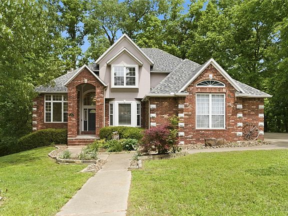 2nd image of 310 Laurinda Dr