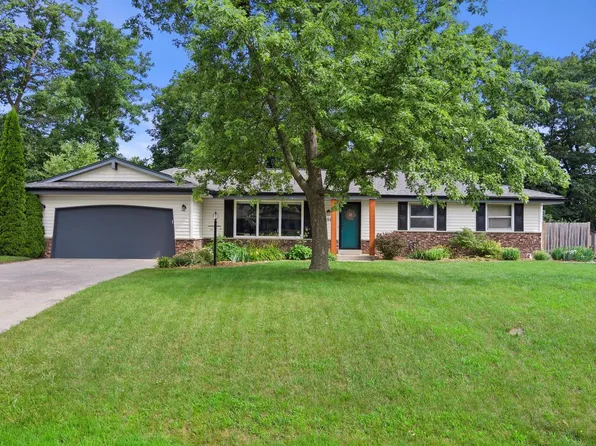 13810 West Crawford DRIVE, New Berlin, WI 53151