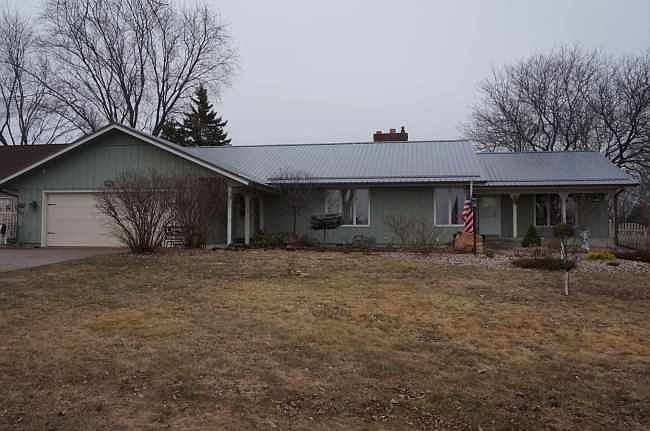 1st image of 824 E 2nd St