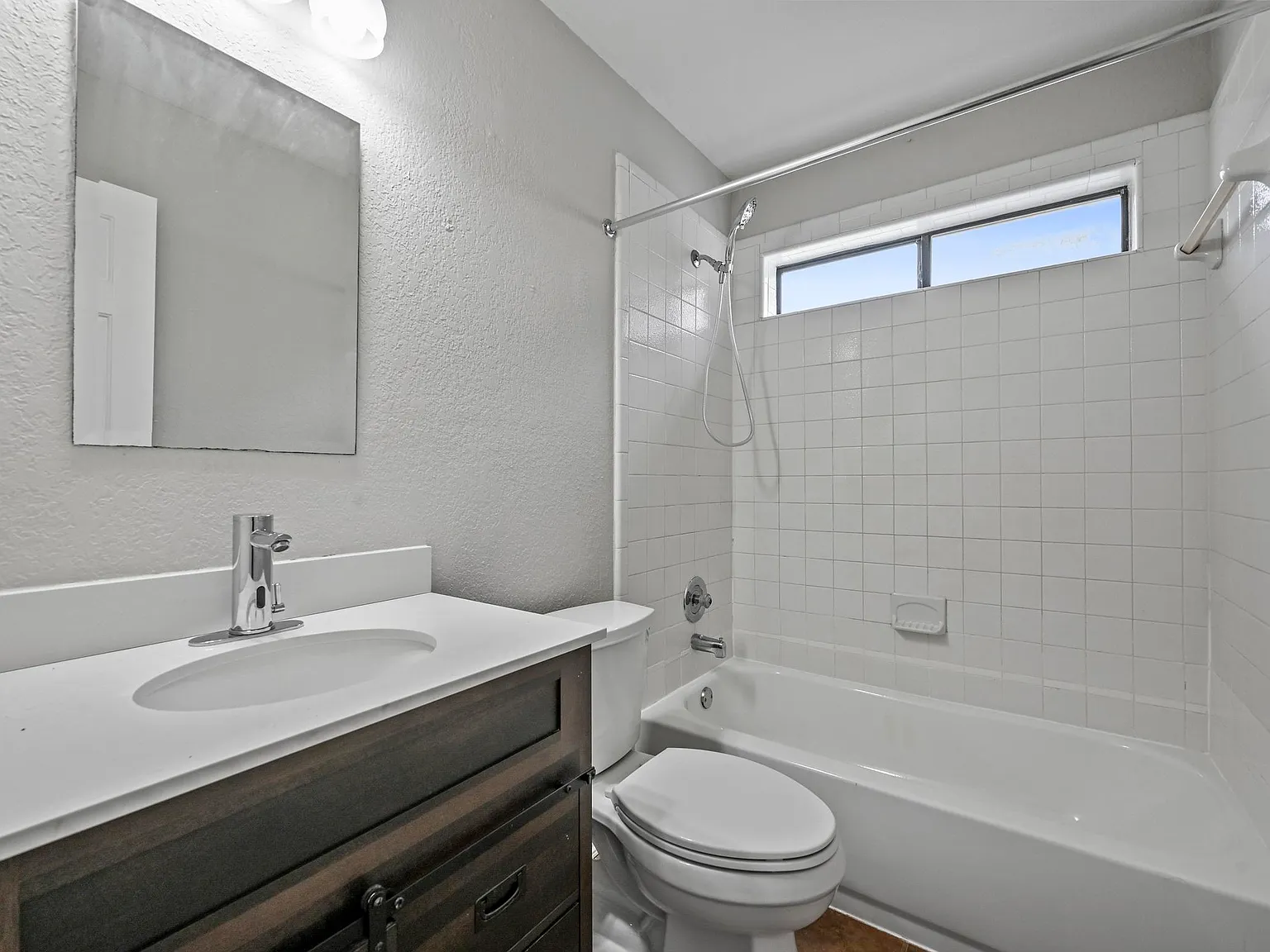 3 bed, 1297 sqft, $2,250 — Photo 3