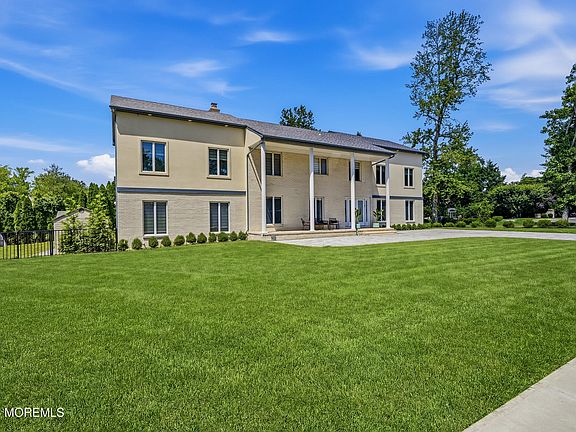 4th image of 4 Mount Court