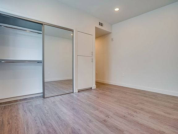 5th image of 7223 Tyrone Ave #310