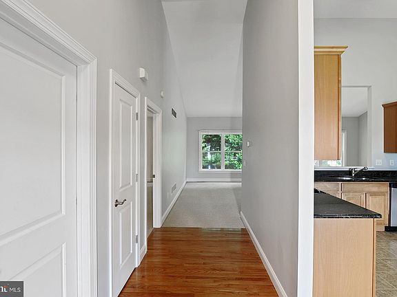 3rd image of 169 Sedgewick Dr