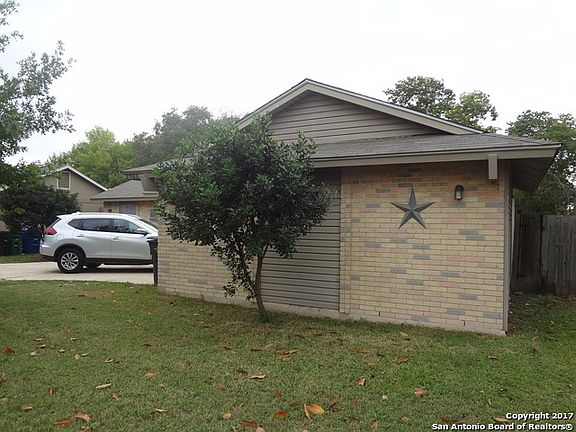 2nd image of 2703 Lakebriar St
