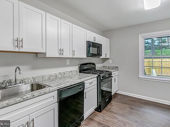 3rd image of 9429 Goshen Ln