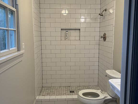 4th image of 104 Lasalle Ct