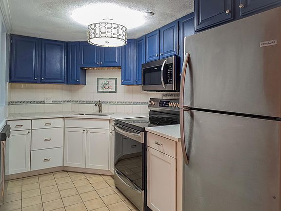 3rd image of 205 Ferry St