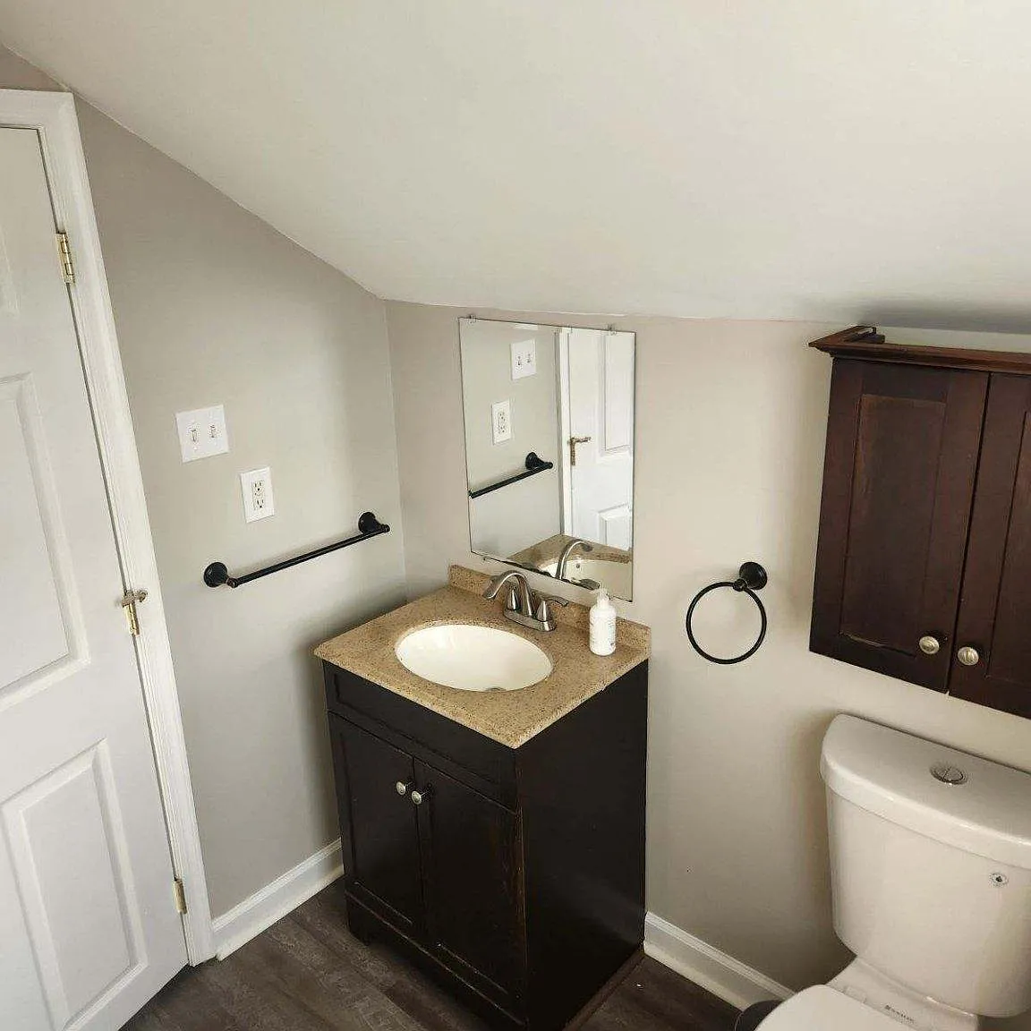 1 bed, 1.0 bath, 1677 sqft, $1,200 — Photo 4