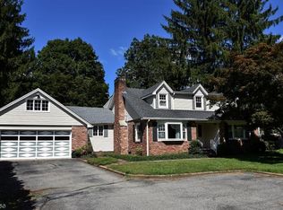 8 Pheasant Dr, Oak Ridge, NJ 07438