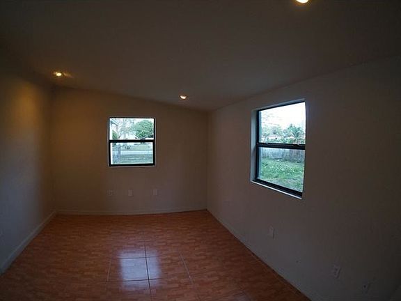 5th image of 1170 NE 213th Ter