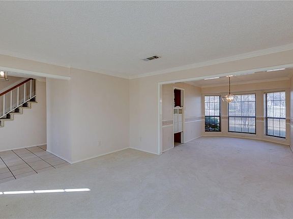 2nd image of 1605 Yorkshire Dr