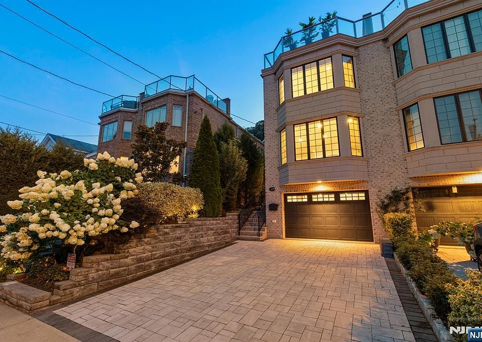 1st image of 48 Myrtle Ave