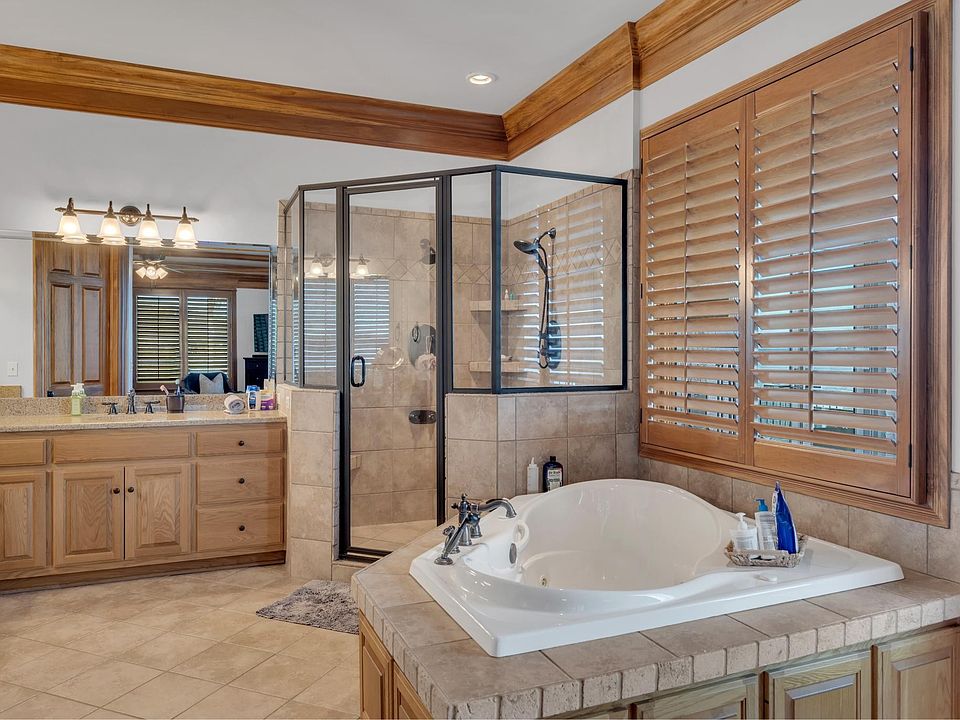 22nd image of 572 Eagle Shore Dr