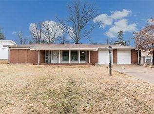 1527 Surf Side Dr, Saint Louis, MO 63138