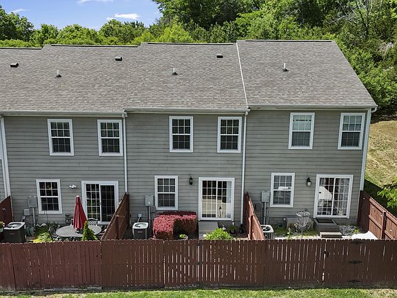 3rd image of 8330 Tecumseh Ln