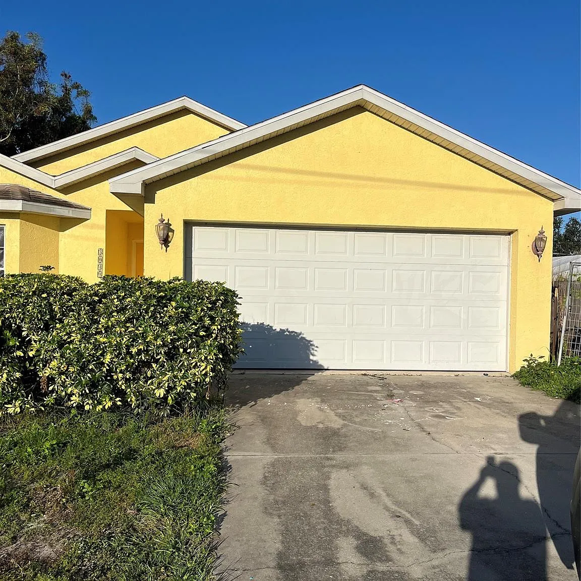 3 bed, 2.0 bath, 1494 sqft, $2,100 — Photo 1