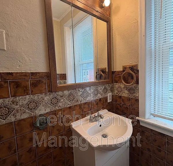 1027 E Market St #2 — Photo 9