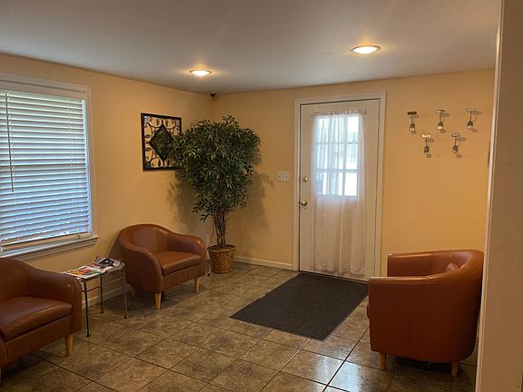 3rd image of 190 McConnell Dr