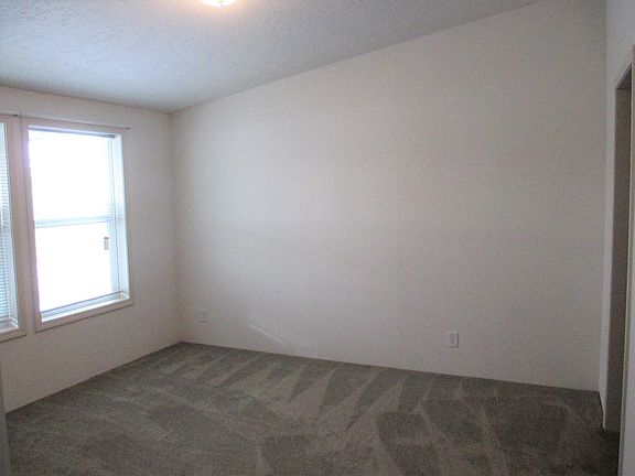Master Bed, Walk-in Closet