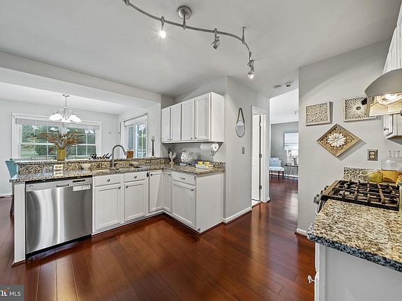 3rd image of 6909 Cedar Crest Dr