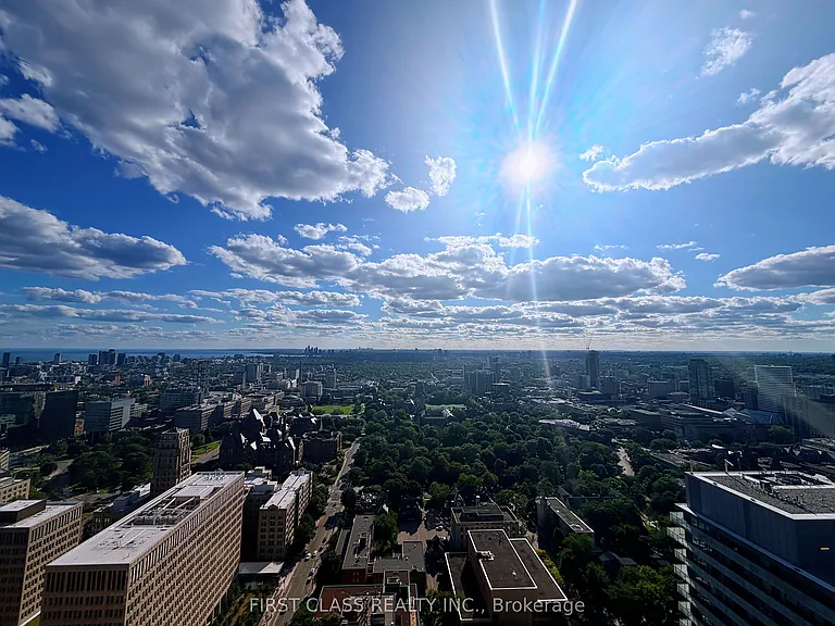 955 Bay St #Penthouse 4106 — Photo 12