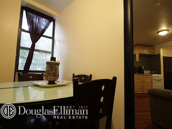4th image of 519 E 5th St APT 18