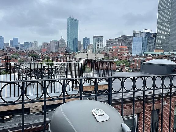 2nd image of 407 Marlborough St APT 6B
