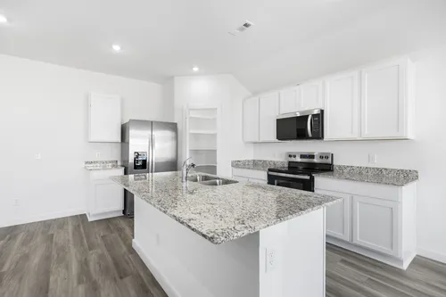 401 NW Granny Smith St Photo 1
