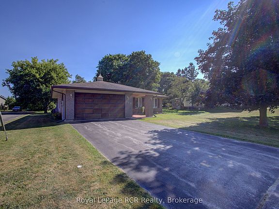 4th image of 360 Main St W
