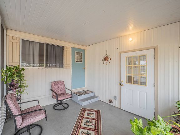 5th image of 1005 Sunset Dr