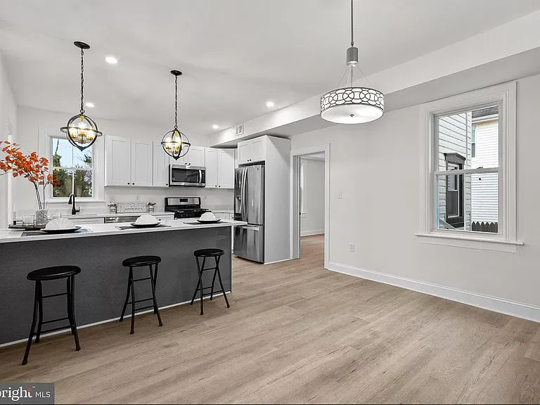 617 Montgomery St — Photo 4