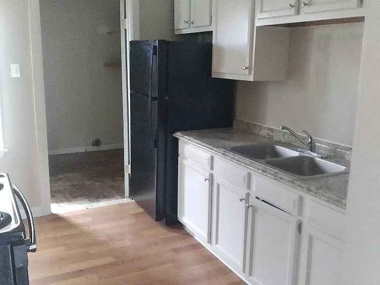1183 NW Ozmun Ave #A — Photo 3