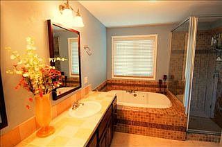 5th image of 1011 E Douglas St