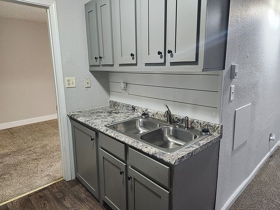 4th image of 2530 Macomb Ave APT 1