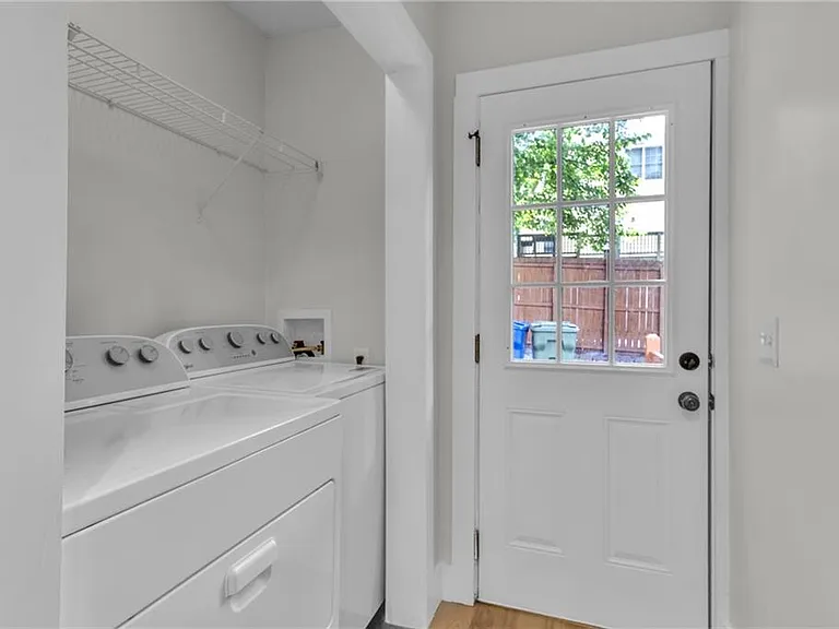 575 Martin St SE — Photo 17