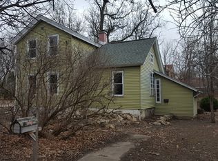 734 N Seminary Ave, Woodstock, IL 60098