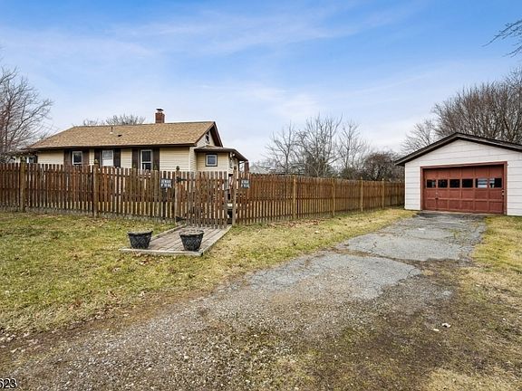 4th image of 76 N Hillside Ave