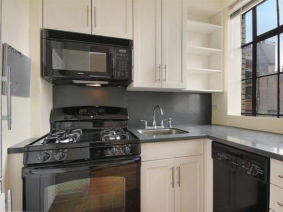 3rd image of 353 W 56th St APT 8J