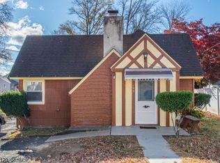 195 Lake Shore Dr, Lake Hiawatha, NJ 07034