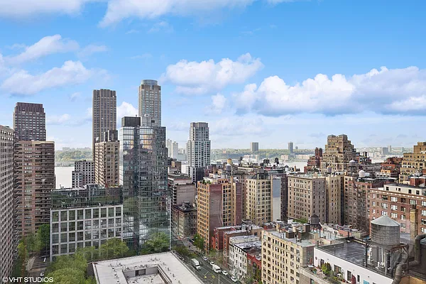 Sold by Newlight Realty | media 1