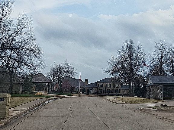 5th image of 5901 Oak Tree Rd