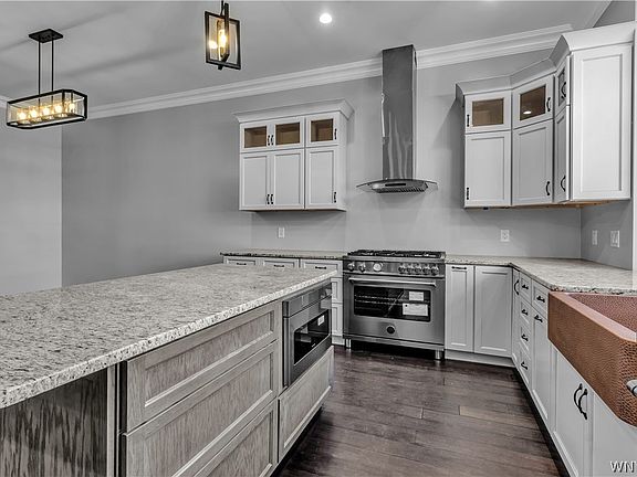 4th image of 2040 Delaware Ave #4