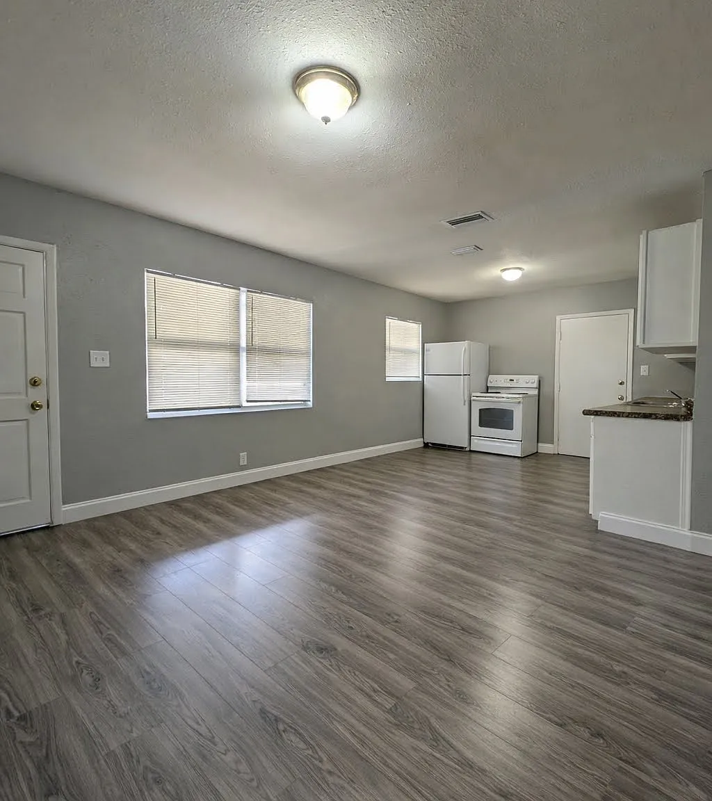 3 bed, 1050 sqft, $1,695 — Photo 3