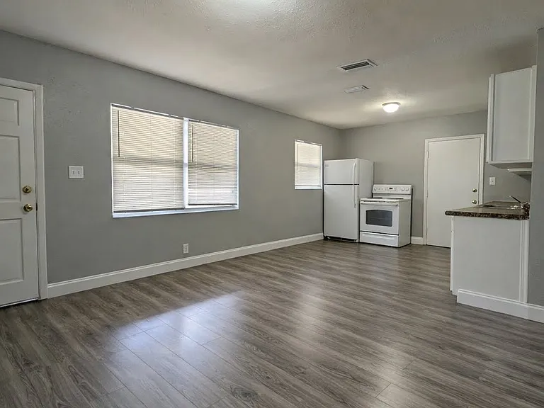 3101 E 18th Ave — Photo 3